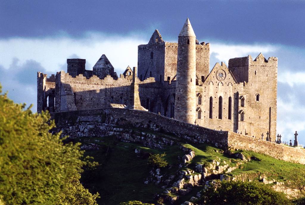 https://mdw-travel-data-us-east-1.s3.amazonaws.com/img/country/Ireland/Rock-of-Cashel/img_01.jpg