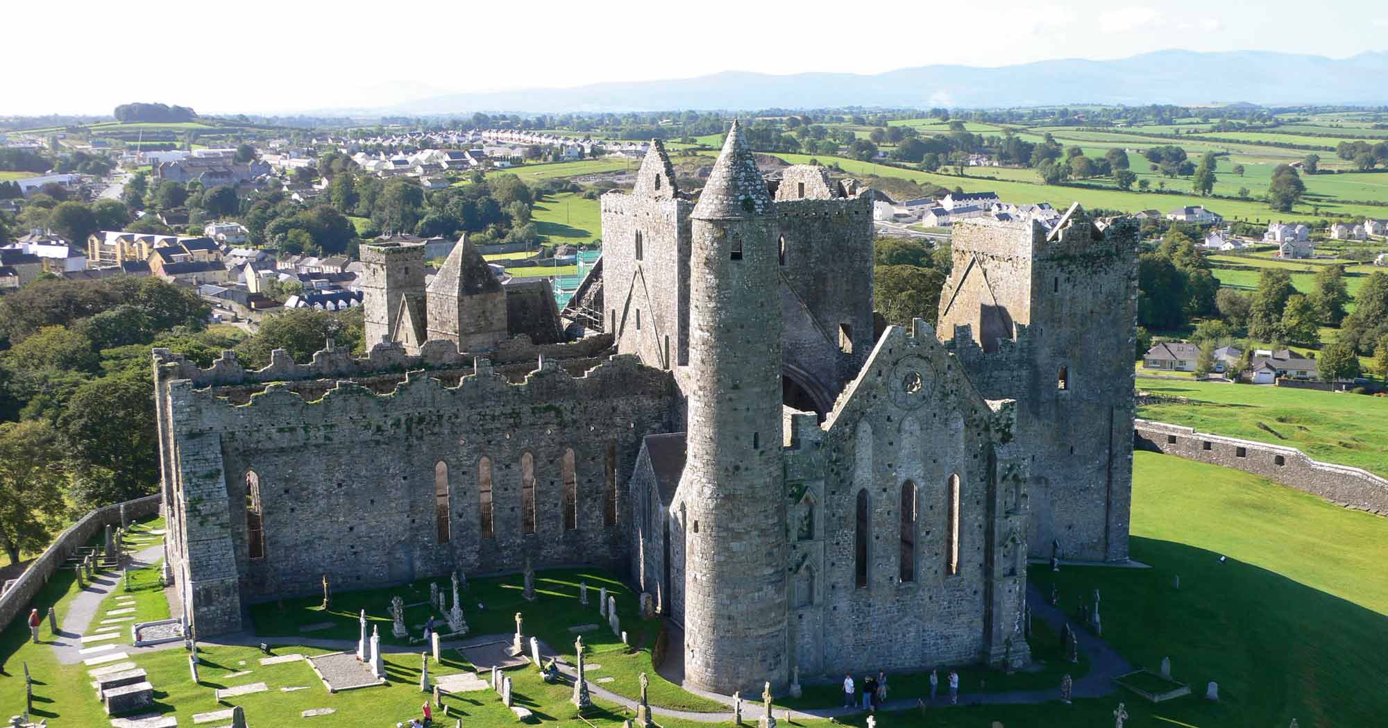 https://mdw-travel-data-us-east-1.s3.amazonaws.com/img/country/Ireland/Rock-of-Cashel/img_03.jpg