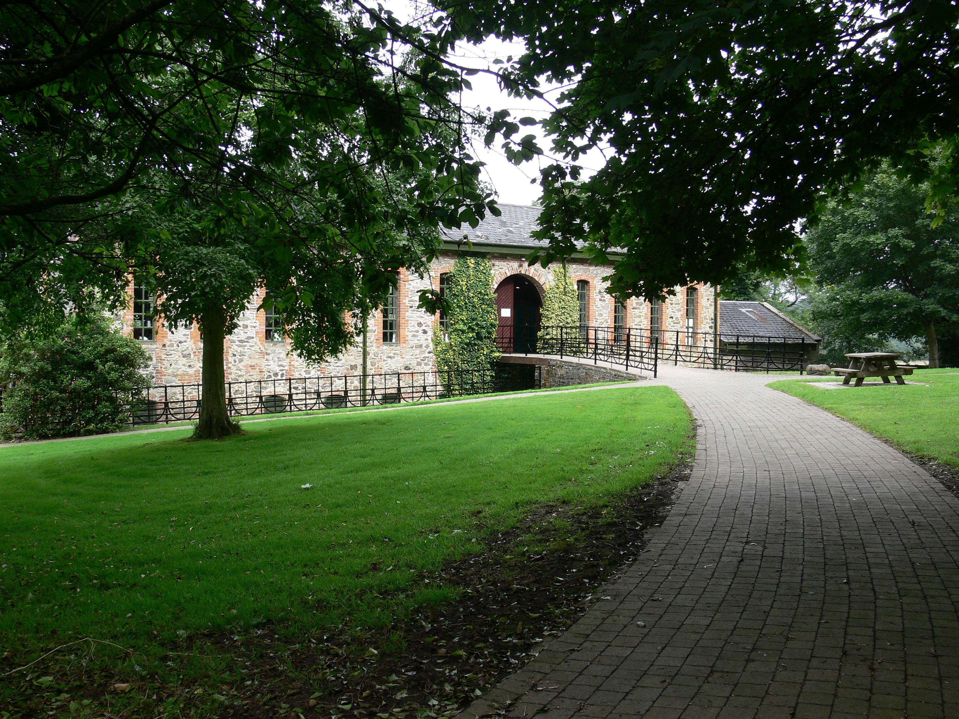 https://mdw-travel-data-us-east-1.s3.amazonaws.com/img/country/Ireland/Roe-Valley-Country-Park/img_01.jpg