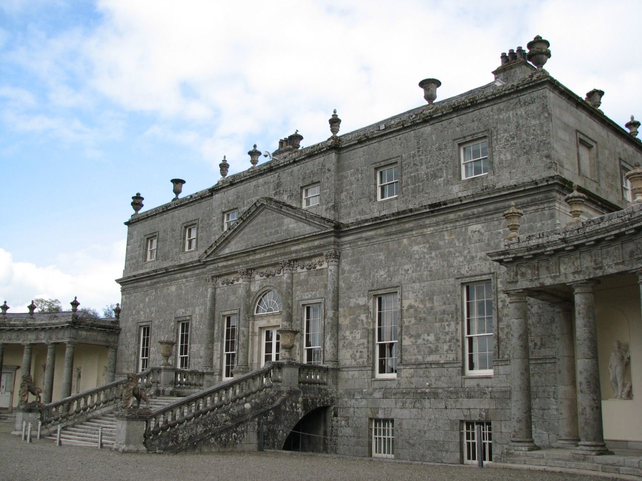 https://mdw-travel-data-us-east-1.s3.amazonaws.com/img/country/Ireland/Russborough-House/img_03.jpg