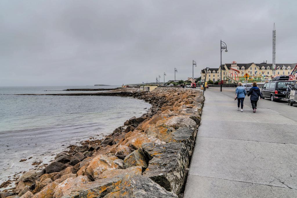 https://mdw-travel-data-us-east-1.s3.amazonaws.com/img/country/Ireland/Salthill-Promenade/img_03.jpg