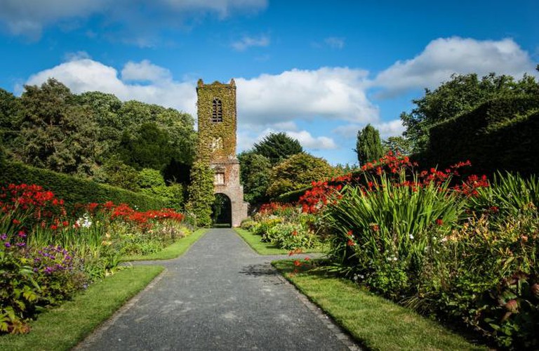 https://mdw-travel-data-us-east-1.s3.amazonaws.com/img/country/Ireland/St-Annes-Park/img_00.jpg