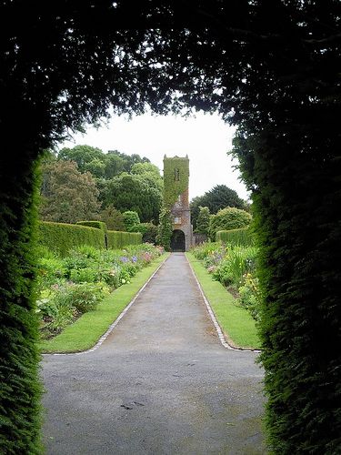 https://mdw-travel-data-us-east-1.s3.amazonaws.com/img/country/Ireland/St-Annes-Park/img_03.jpg
