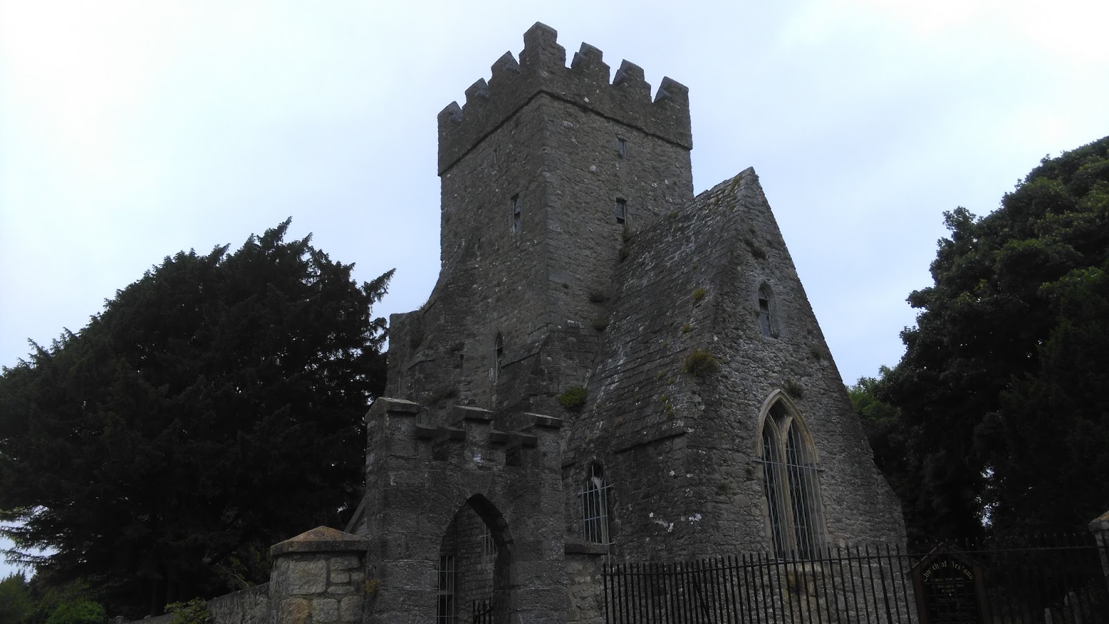 https://mdw-travel-data-us-east-1.s3.amazonaws.com/img/country/Ireland/St-Doulaghs-Church/img_02.jpg