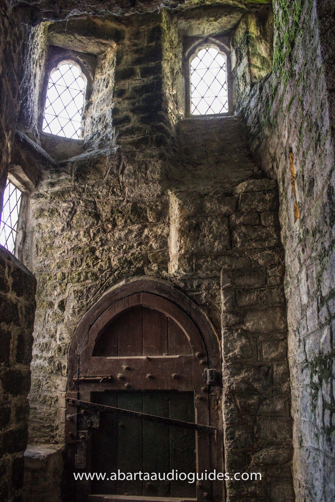 https://mdw-travel-data-us-east-1.s3.amazonaws.com/img/country/Ireland/St-Doulaghs-Church/img_03.jpg
