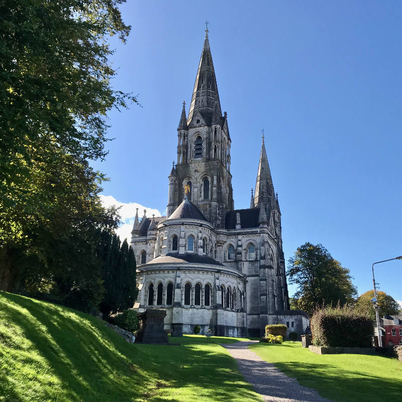 https://mdw-travel-data-us-east-1.s3.amazonaws.com/img/country/Ireland/St-Fin-Barres-Cathedral/img_02.jpg