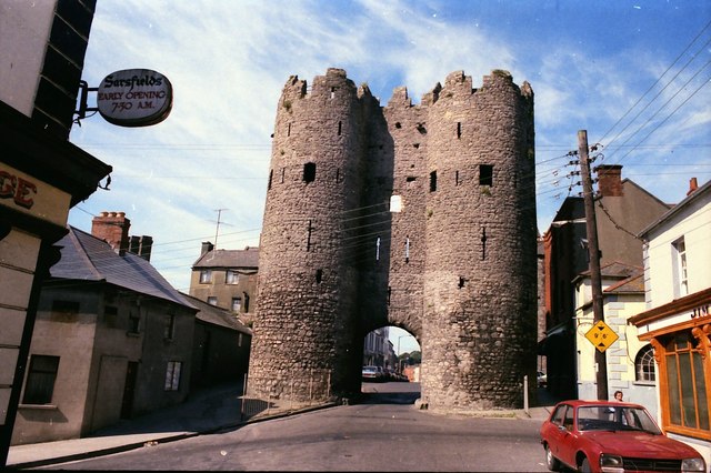 https://mdw-travel-data-us-east-1.s3.amazonaws.com/img/country/Ireland/St-Laurences-Gate/img_01.jpg