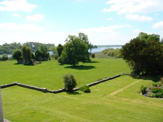 https://mdw-travel-data-us-east-1.s3.amazonaws.com/img/country/Ireland/Temple-House-Lake/img_03.jpg
