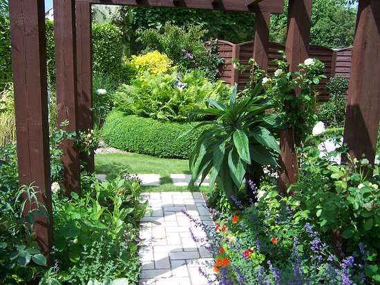 https://mdw-travel-data-us-east-1.s3.amazonaws.com/img/country/Ireland/Terra-Nova-Fairy-Garden/img_02.jpg