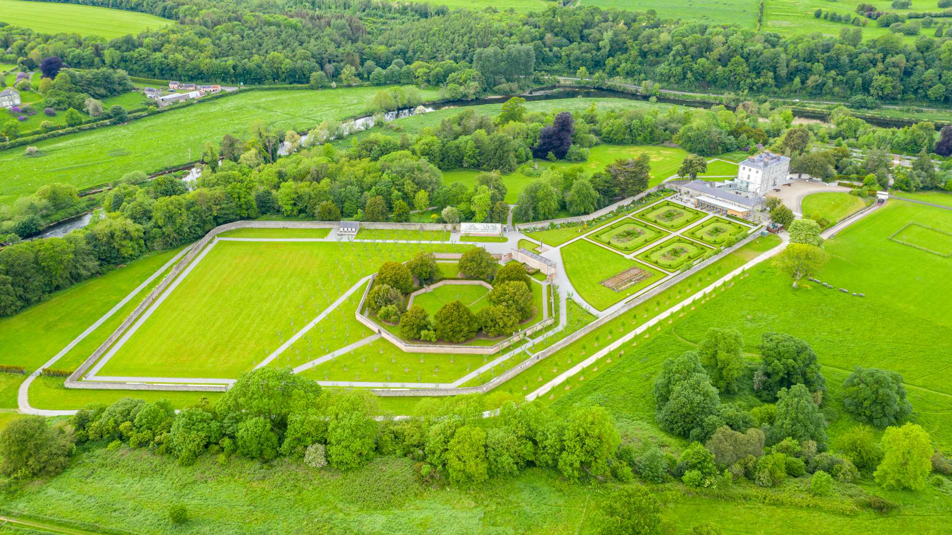 https://mdw-travel-data-us-east-1.s3.amazonaws.com/img/country/Ireland/The-Battle-of-the-Boyne-Visitor-Centre/img_02.jpg