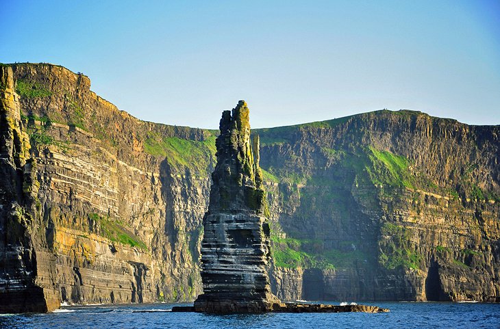 https://mdw-travel-data-us-east-1.s3.amazonaws.com/img/country/Ireland/The-Bistro-at-The-Cliffs-of-Moher/img_01.jpg