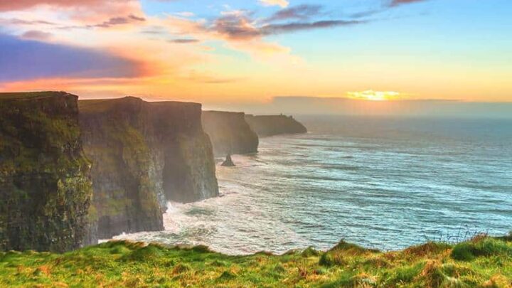 https://mdw-travel-data-us-east-1.s3.amazonaws.com/img/country/Ireland/The-Bistro-at-The-Cliffs-of-Moher/img_03.jpg