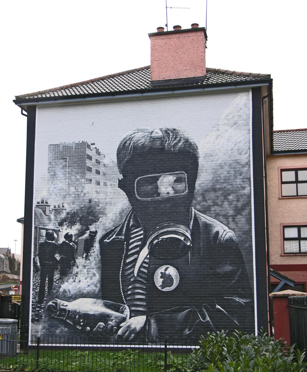 https://mdw-travel-data-us-east-1.s3.amazonaws.com/img/country/Ireland/The-Bogside-Artists-Murals/img_01.jpg