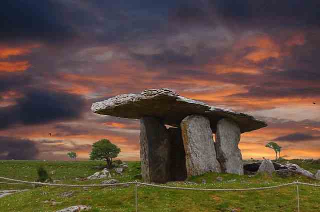 https://mdw-travel-data-us-east-1.s3.amazonaws.com/img/country/Ireland/The-Burren/img_01.jpg