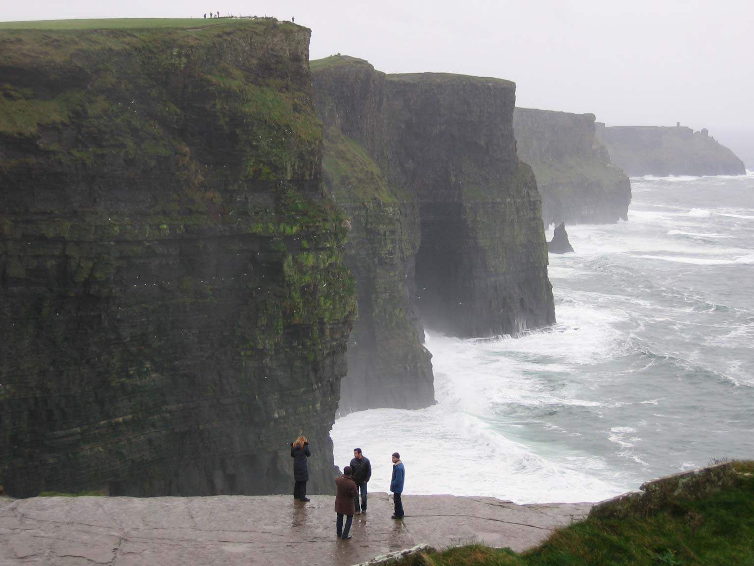https://mdw-travel-data-us-east-1.s3.amazonaws.com/img/country/Ireland/The-Cliffs-of-Moher/img_01.jpg