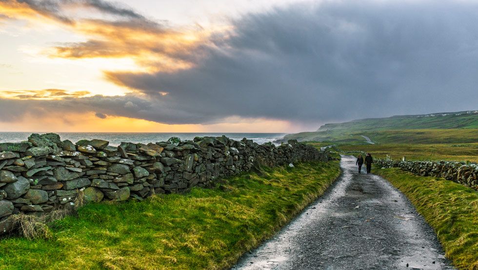 https://mdw-travel-data-us-east-1.s3.amazonaws.com/img/country/Ireland/The-Doolin-Cliff-Walk/img_01.jpg