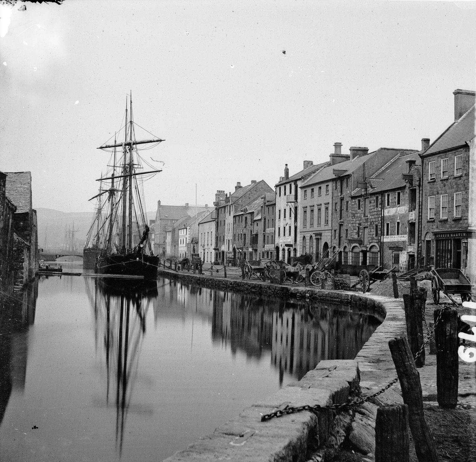 https://mdw-travel-data-us-east-1.s3.amazonaws.com/img/country/Ireland/The-Quay-Gallery/img_01.jpg