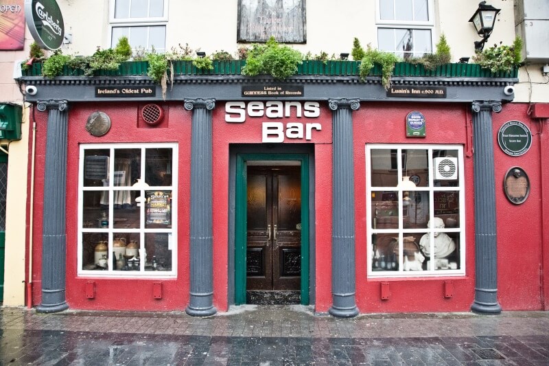 https://mdw-travel-data-us-east-1.s3.amazonaws.com/img/country/Ireland/The-Seans-Bar-&-Restaurant/img_01.jpg