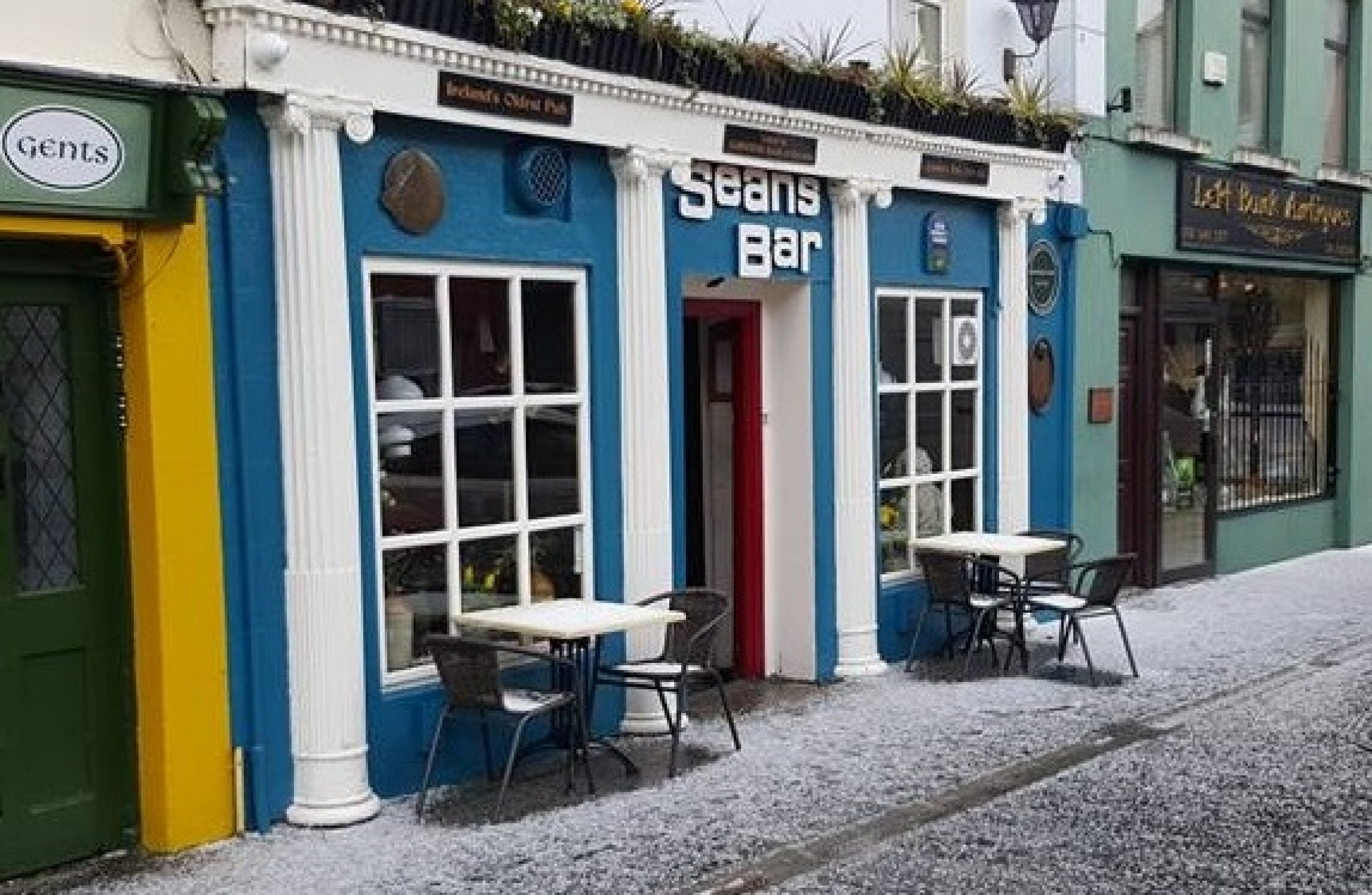 https://mdw-travel-data-us-east-1.s3.amazonaws.com/img/country/Ireland/The-Seans-Bar-&-Restaurant/img_02.jpg