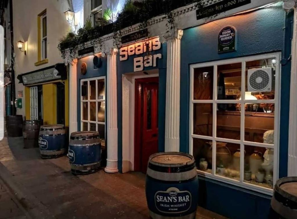https://mdw-travel-data-us-east-1.s3.amazonaws.com/img/country/Ireland/The-Seans-Bar-&-Restaurant/img_03.jpg