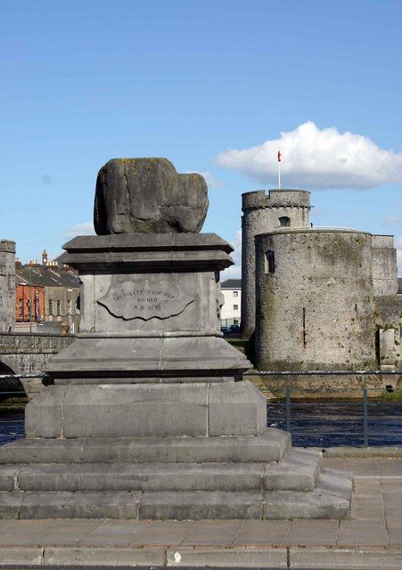 https://mdw-travel-data-us-east-1.s3.amazonaws.com/img/country/Ireland/The-Treaty-Stone/img_03.jpg