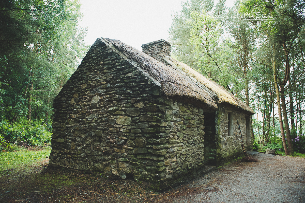 https://mdw-travel-data-us-east-1.s3.amazonaws.com/img/country/Ireland/The-Ulster-American-Folk-Park/img_02.jpg