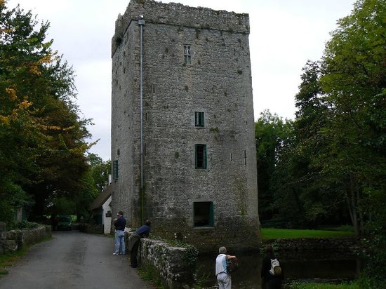 https://mdw-travel-data-us-east-1.s3.amazonaws.com/img/country/Ireland/Thoor-Ballylee/img_01.jpg