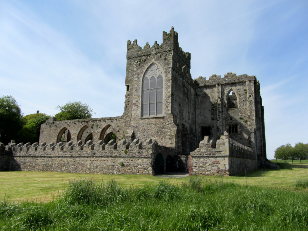 https://mdw-travel-data-us-east-1.s3.amazonaws.com/img/country/Ireland/Tintern-Abbey/img_01.jpg