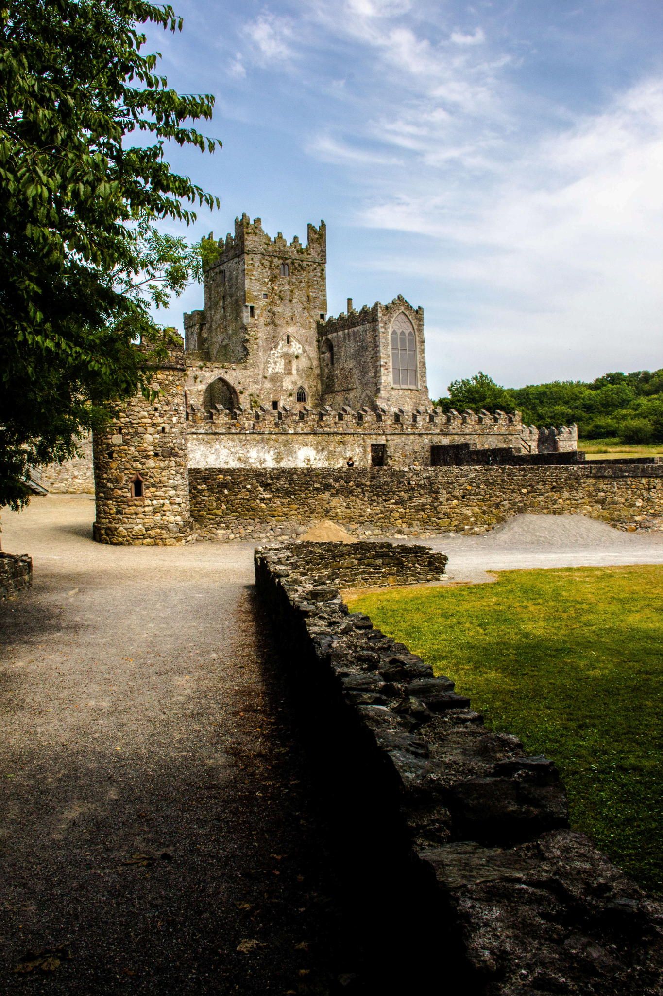 https://mdw-travel-data-us-east-1.s3.amazonaws.com/img/country/Ireland/Tintern-Abbey/img_03.jpg