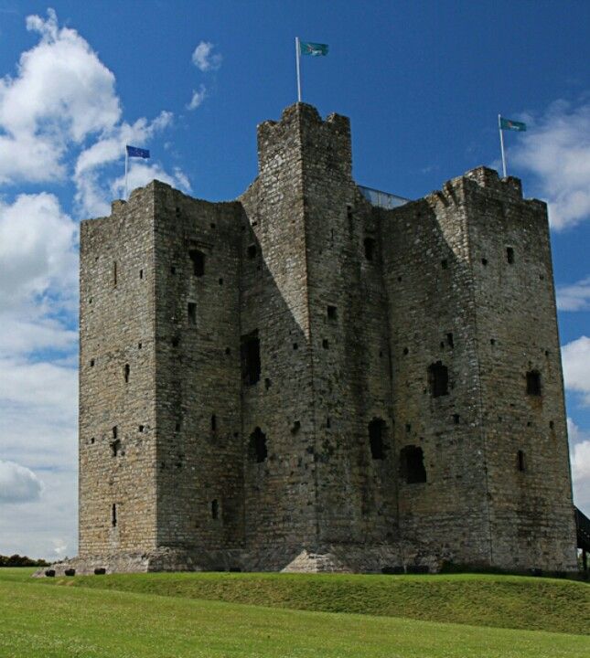 https://mdw-travel-data-us-east-1.s3.amazonaws.com/img/country/Ireland/Trim-Castle/img_01.jpg