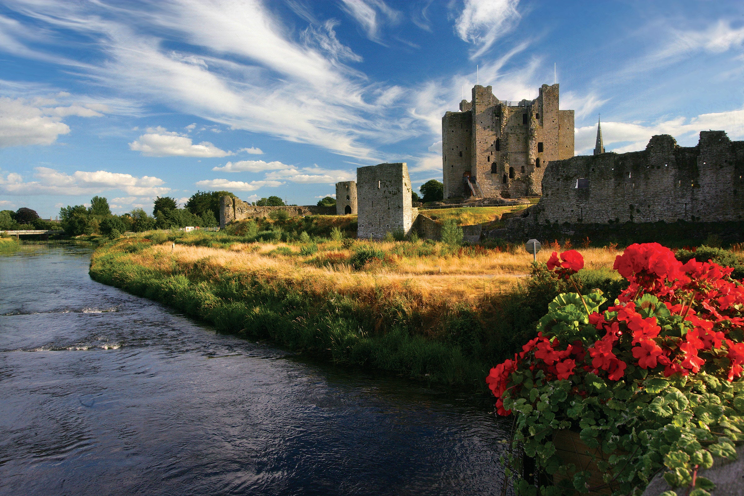 https://mdw-travel-data-us-east-1.s3.amazonaws.com/img/country/Ireland/Trim-Castle/img_02.jpg