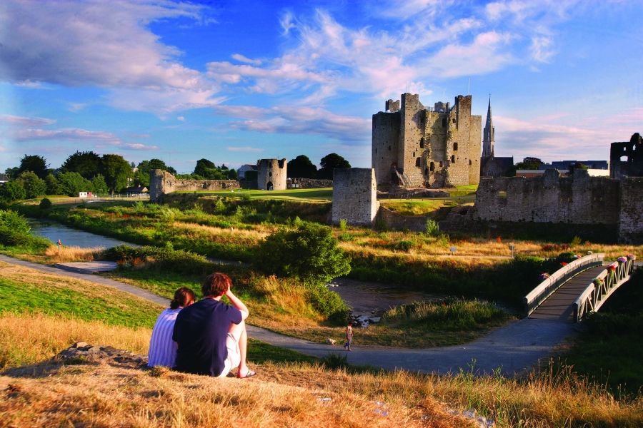 https://mdw-travel-data-us-east-1.s3.amazonaws.com/img/country/Ireland/Trim-Castle/img_04.jpg
