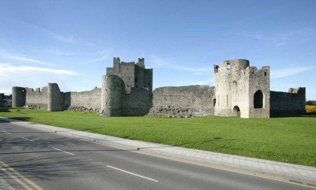 https://mdw-travel-data-us-east-1.s3.amazonaws.com/img/country/Ireland/Trim-Castle/img_05.jpg