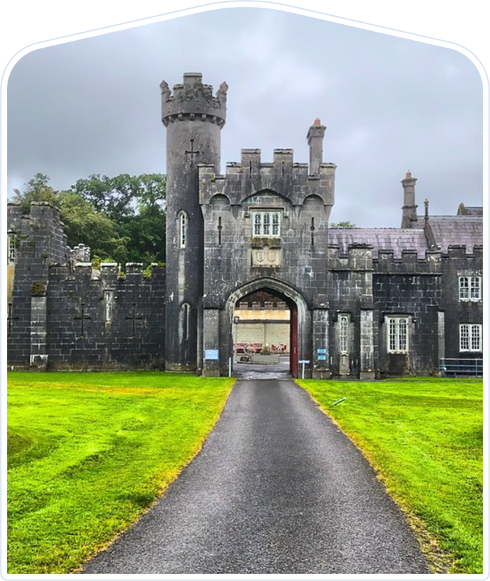 https://mdw-travel-data-us-east-1.s3.amazonaws.com/img/country/Ireland/Tullynally-Castle-and-Gardens/img_02.jpg