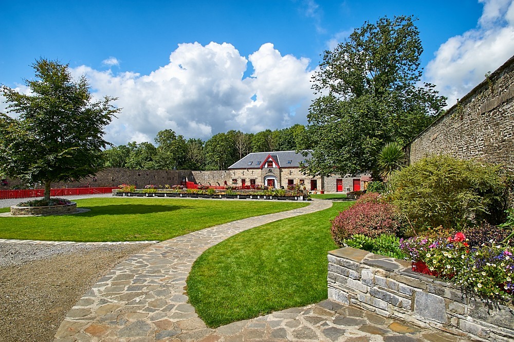https://mdw-travel-data-us-east-1.s3.amazonaws.com/img/country/Ireland/Vandeleur-Walled-Garden/img_00.jpg