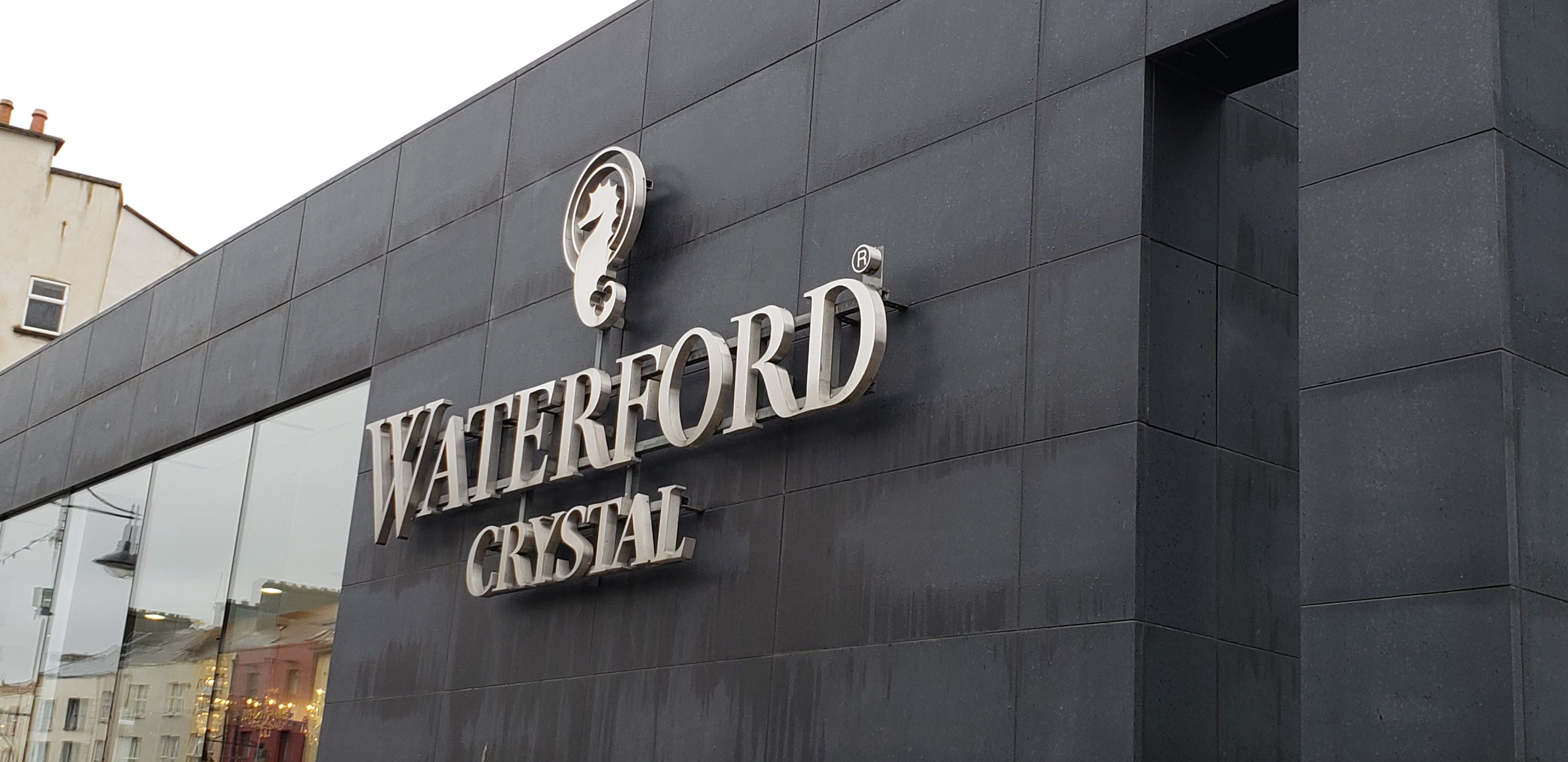 https://mdw-travel-data-us-east-1.s3.amazonaws.com/img/country/Ireland/Waterford-Crystal/img_02.jpg