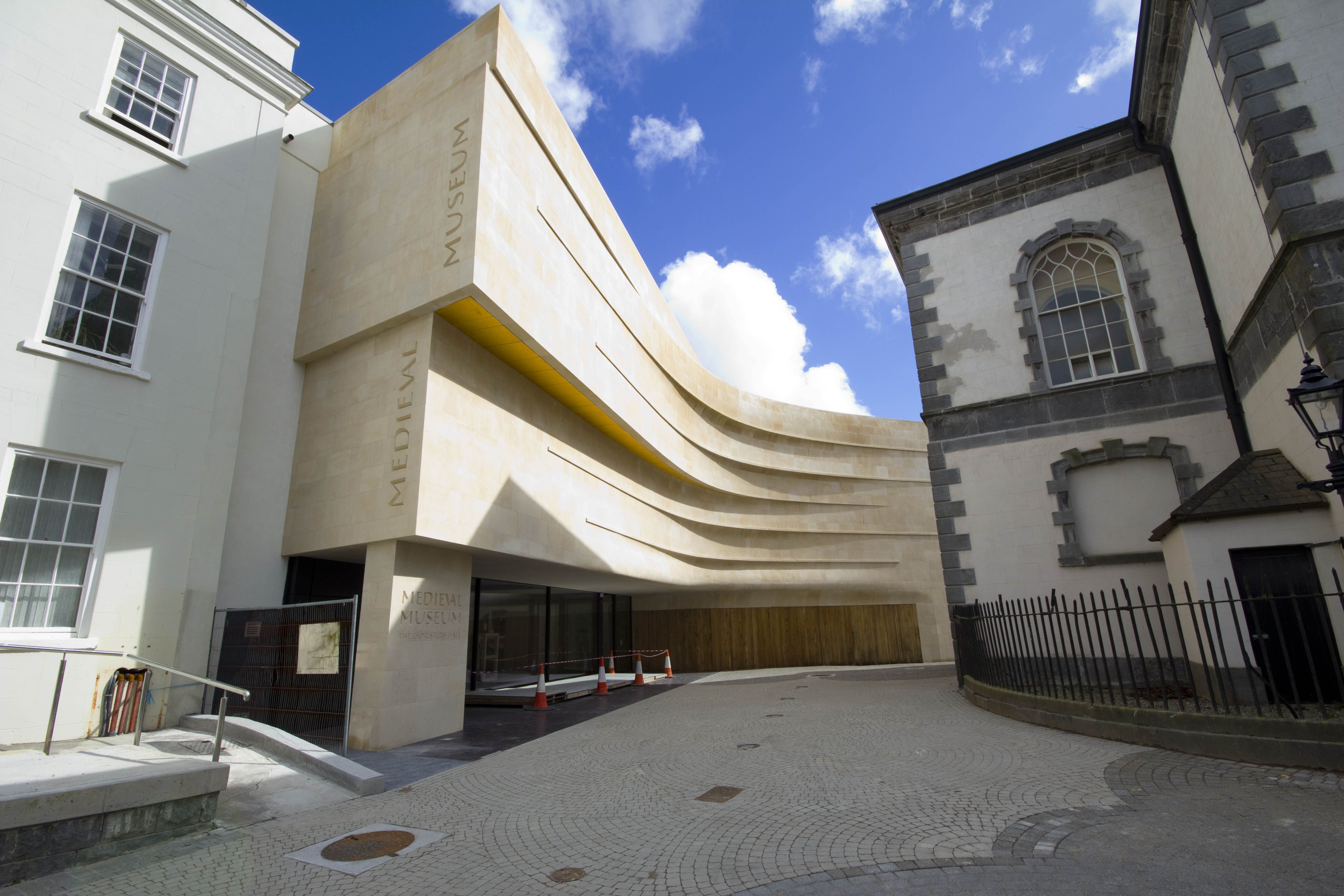 https://mdw-travel-data-us-east-1.s3.amazonaws.com/img/country/Ireland/Waterford-Museum-of-Treasures/img_02.jpg