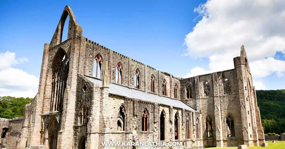 https://mdw-travel-data-us-east-1.s3.amazonaws.com/img/country/Ireland/Wexford-Arts-Centre/img_01.jpg