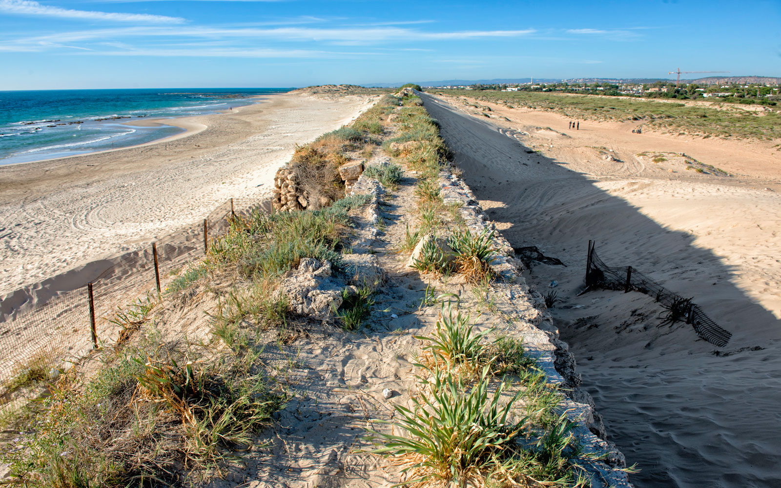 https://mdw-travel-data-us-east-1.s3.amazonaws.com/img/country/Israel/Aqueduct-Beach/img_03.jpg