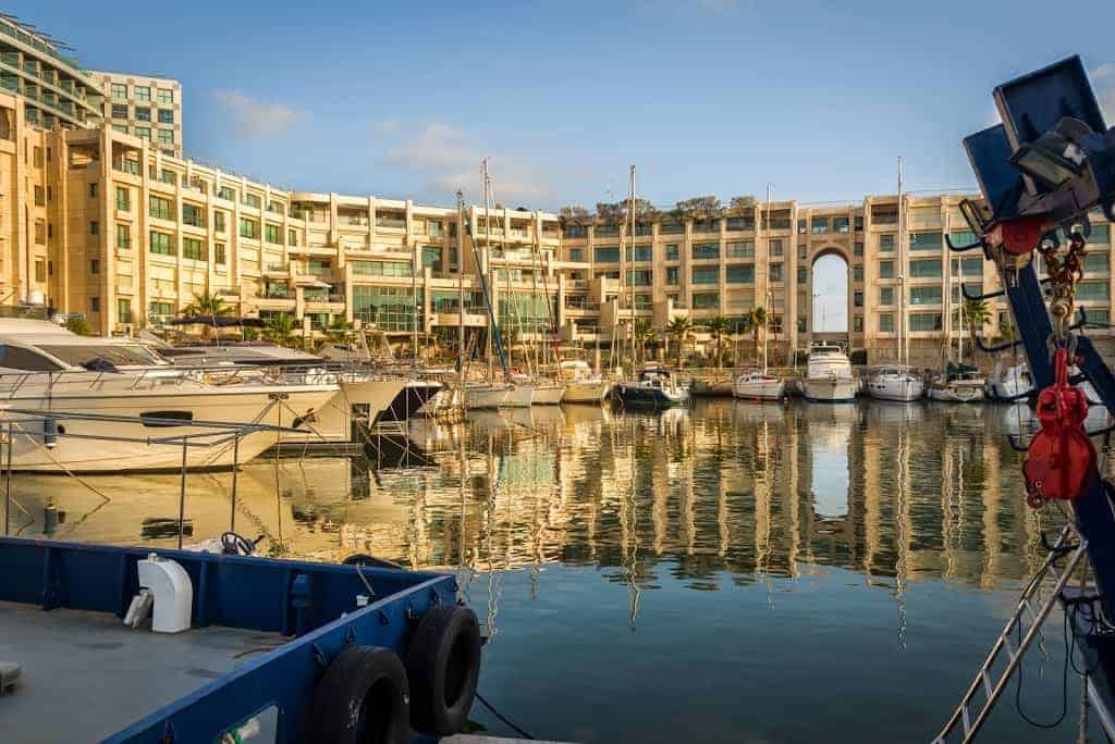 https://mdw-travel-data-us-east-1.s3.amazonaws.com/img/country/Israel/Arena-Mall/img_02.jpg