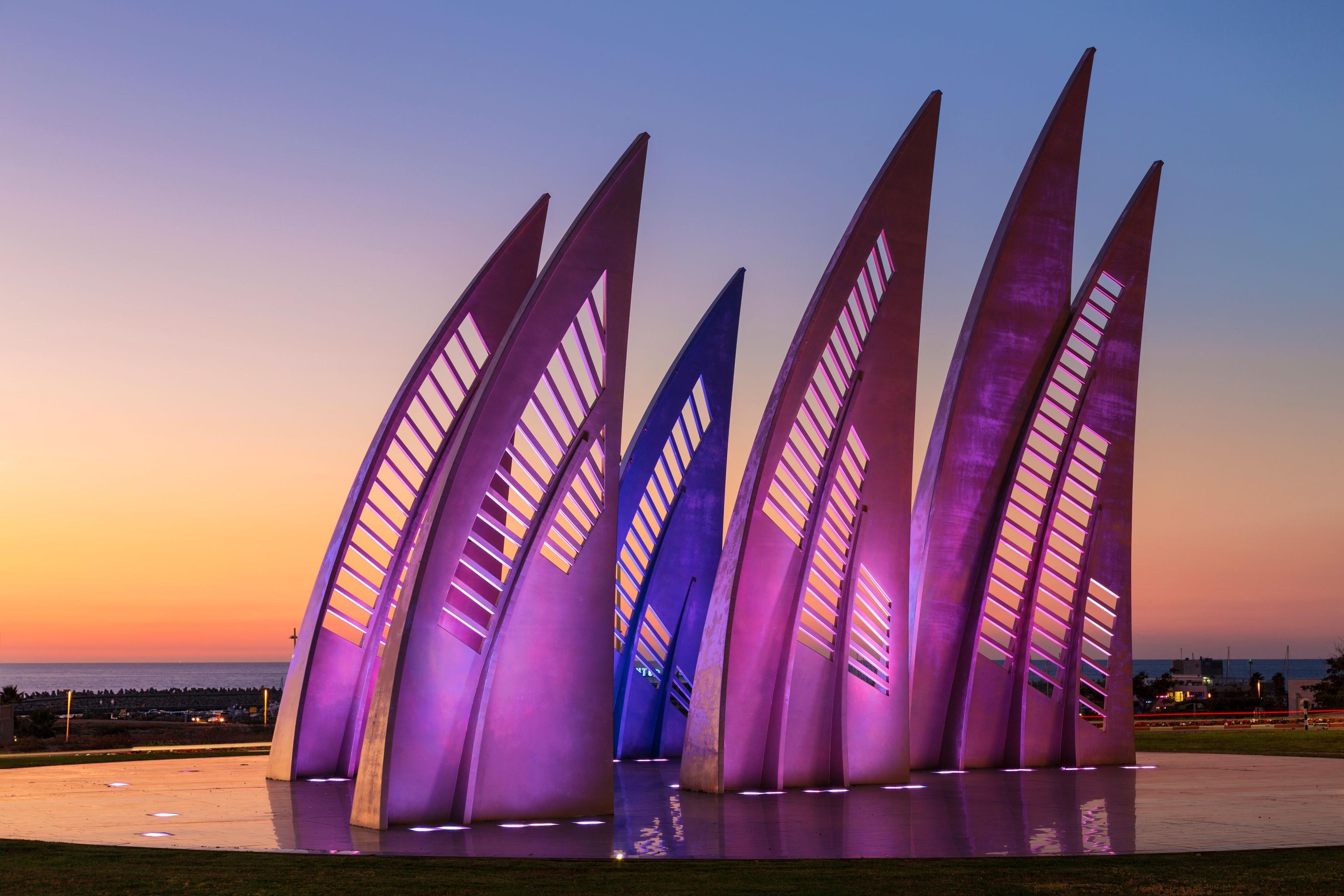 https://mdw-travel-data-us-east-1.s3.amazonaws.com/img/country/Israel/Ashdod-Klal-Building/img_03.jpg