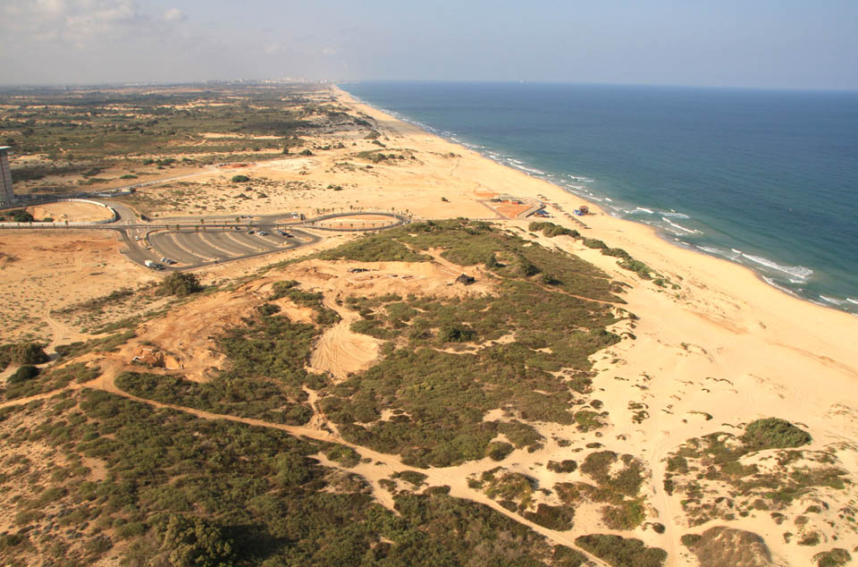 https://mdw-travel-data-us-east-1.s3.amazonaws.com/img/country/Israel/Ashdod-Yam-Lagoon/img_03.jpg