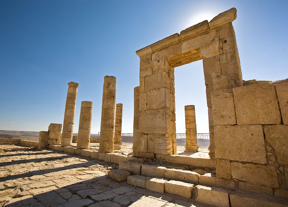 https://mdw-travel-data-us-east-1.s3.amazonaws.com/img/country/Israel/Avdat-National-Park/img_02.jpg