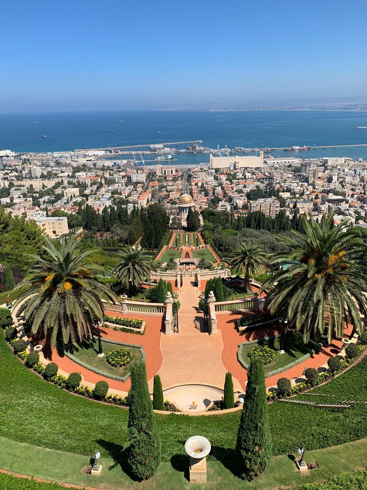 https://mdw-travel-data-us-east-1.s3.amazonaws.com/img/country/Israel/Bahai-Gardens/img_02.jpg