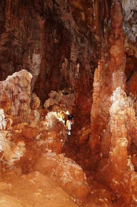 https://mdw-travel-data-us-east-1.s3.amazonaws.com/img/country/Israel/Bar-Kochba-Caves/img_03.jpg