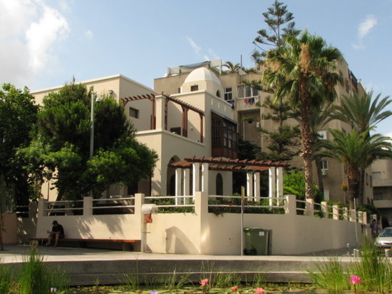 https://mdw-travel-data-us-east-1.s3.amazonaws.com/img/country/Israel/Beit-Bialik/img_03.jpg