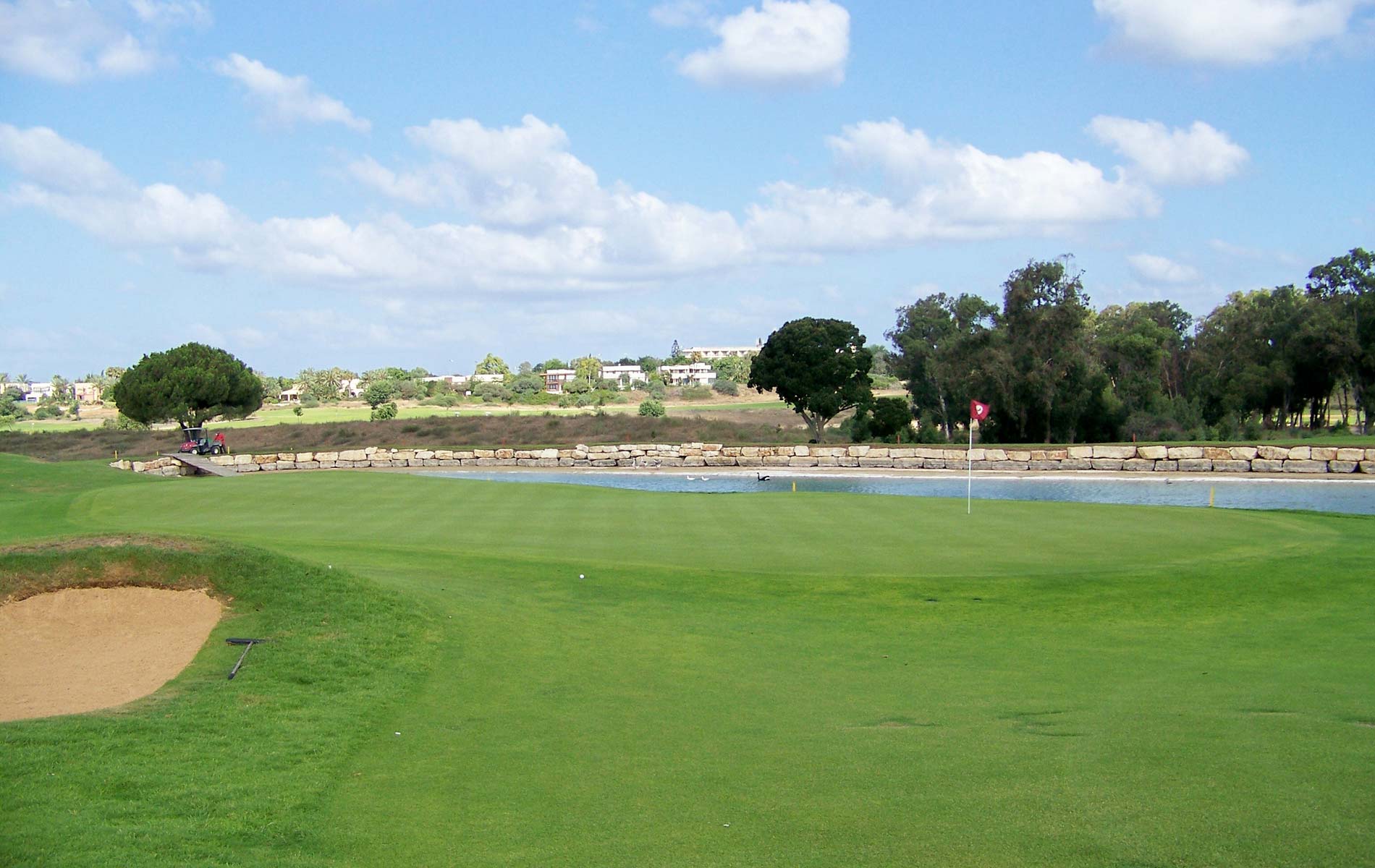 https://mdw-travel-data-us-east-1.s3.amazonaws.com/img/country/Israel/Caesarea-Golf-Club/img_02.jpg