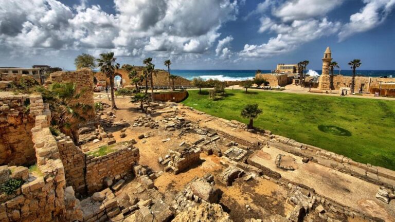 https://mdw-travel-data-us-east-1.s3.amazonaws.com/img/country/Israel/Caesarea-Harbor-National-Park/img_02.jpg