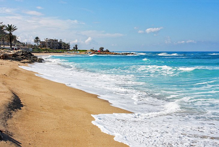 https://mdw-travel-data-us-east-1.s3.amazonaws.com/img/country/Israel/Eirol-Beach/img_01.jpg