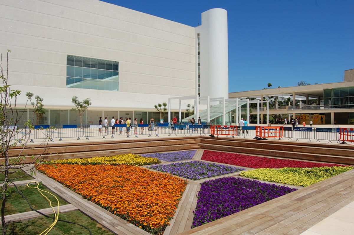 https://mdw-travel-data-us-east-1.s3.amazonaws.com/img/country/Israel/Habima-Square/img_01.jpg